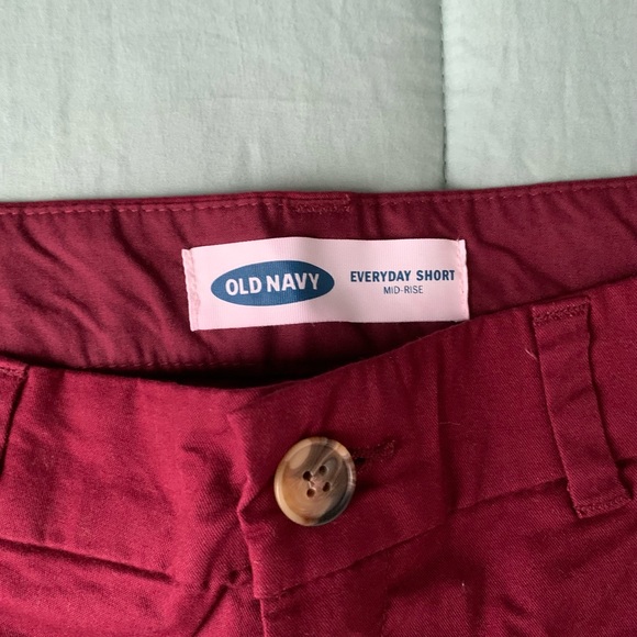🏷️ *FINAL SALE PRICE* NWOT Old Navy Women’s burgundy shorts. Size 2 - Picture 5 of 5